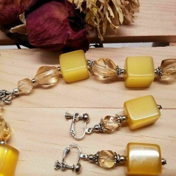 Vintage Yellow Moonglow Cube Necklace & Earring Set – 22" Retro Jewelry - Picture 8 of 10